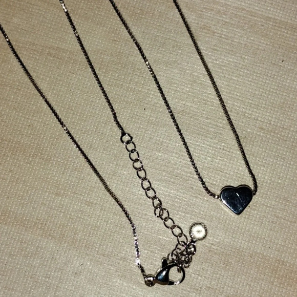 Silver Tone heart charm‎ necklace great for teens - Picture 1 of 2